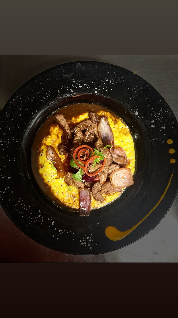 Quinotto a la huancayna con lomo saltado 