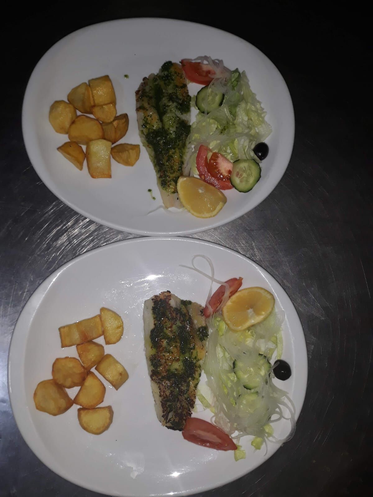 Plato combinado de merluza con guarnaciõn