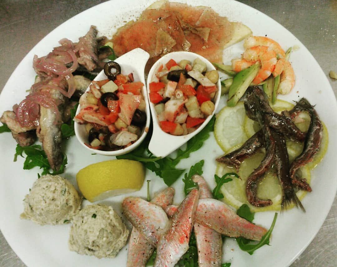 Hladni riblji mix (slani sardoni, salata od hobotnice. sardele na savor, carpaccio od hobotnice, pašteta od ugora..)