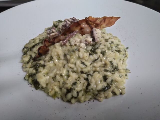 Risotto erbette selvatiche della Lessinia e guanciale.