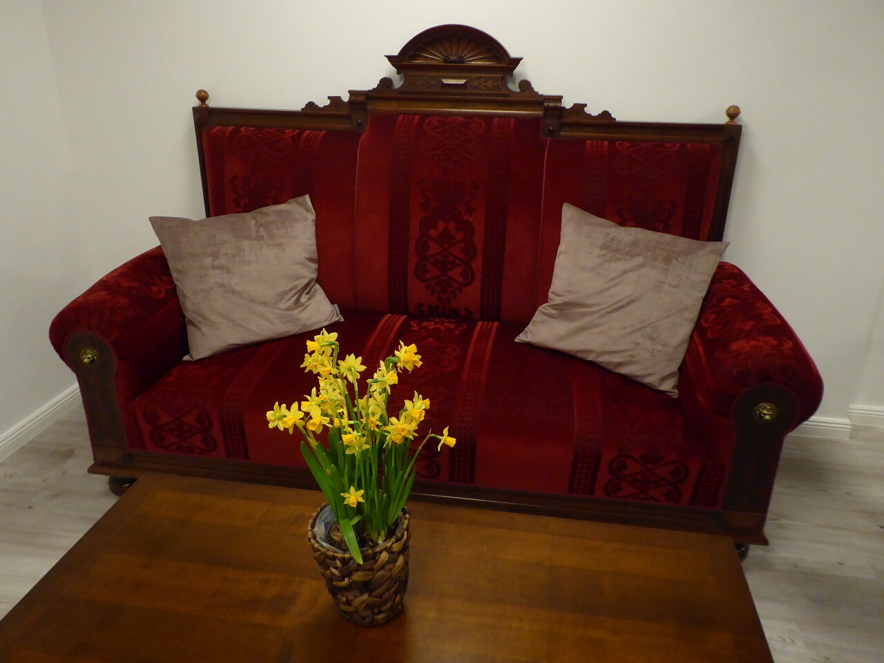 Das rote Sofa, 1. Etage