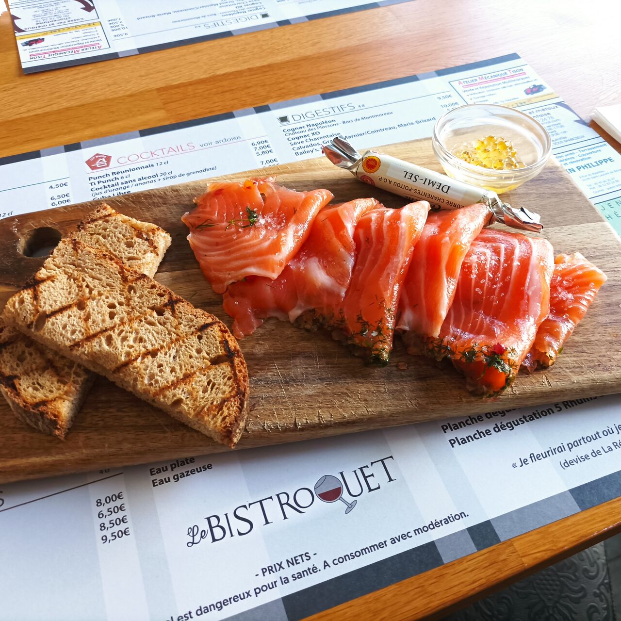 Gravlax de Saumon aux Baies Roses et à l'Aneth 
