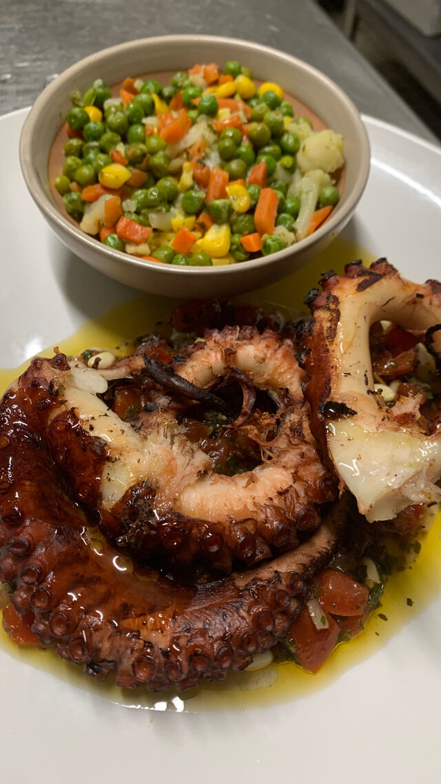 Poulpe grillé sauce Chimichurri