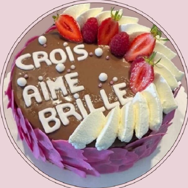 gâteau mousse au chocolat et poires caramelisées