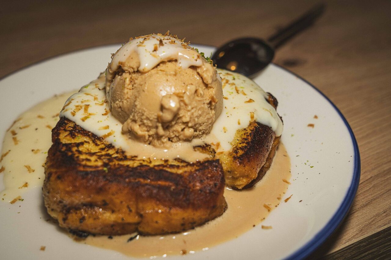 torrija con crema inglesa, haba tonka y helado de almendra de can nero