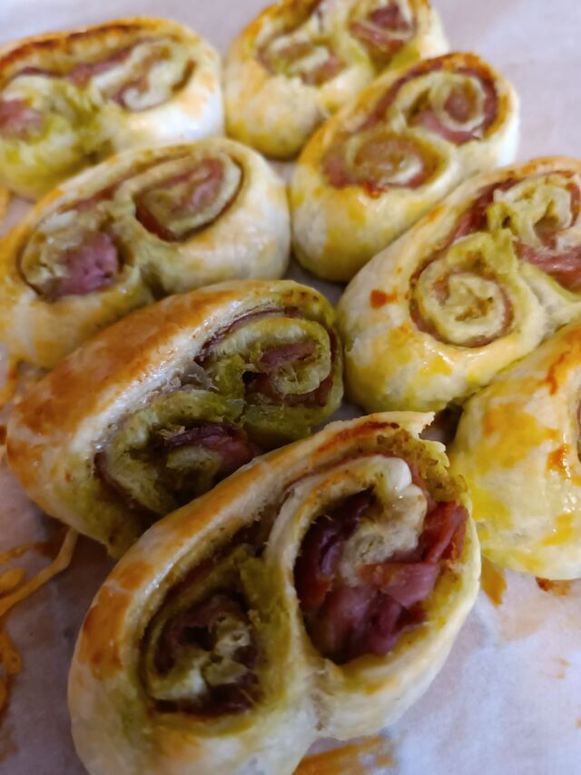 Minis feuilletés pesto jambon cru