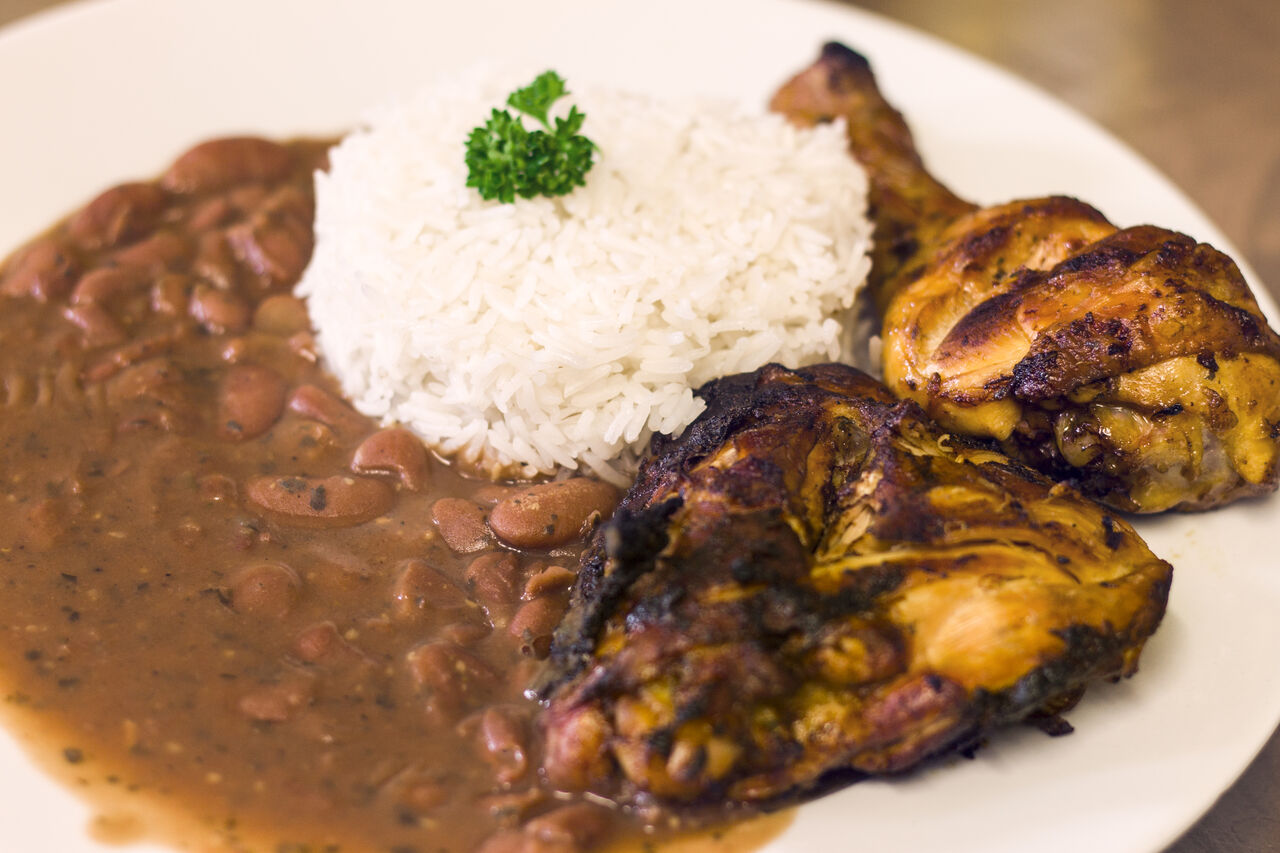 Poulet Boucané et son riz basmati, haricot rouge