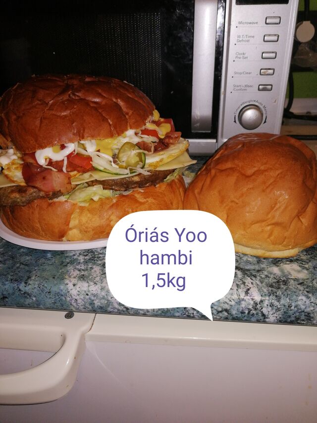 Óriás YooHambi!1,5kg. 3db hús pogácsa, 3dbtükörtojás,3db sajt, jégsali,lilahagyma, uborka,paradicsom,vitaminsali, szószok,5150ft