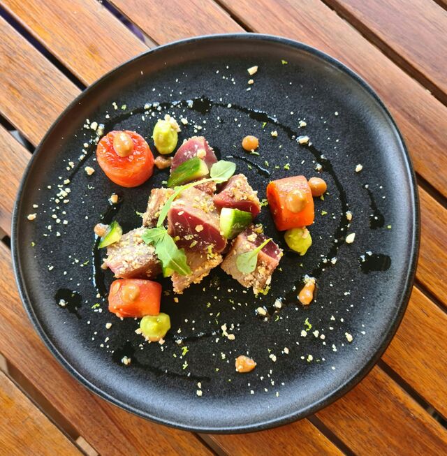 -LA BONITE
Bonite snackée, crémeux avocat, condiment noix de cajou