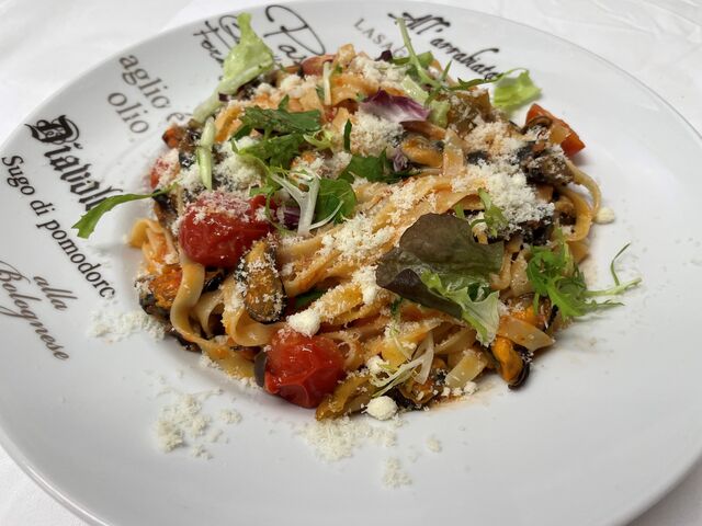 Pasta mit Muscheln und orientalischen Aromen