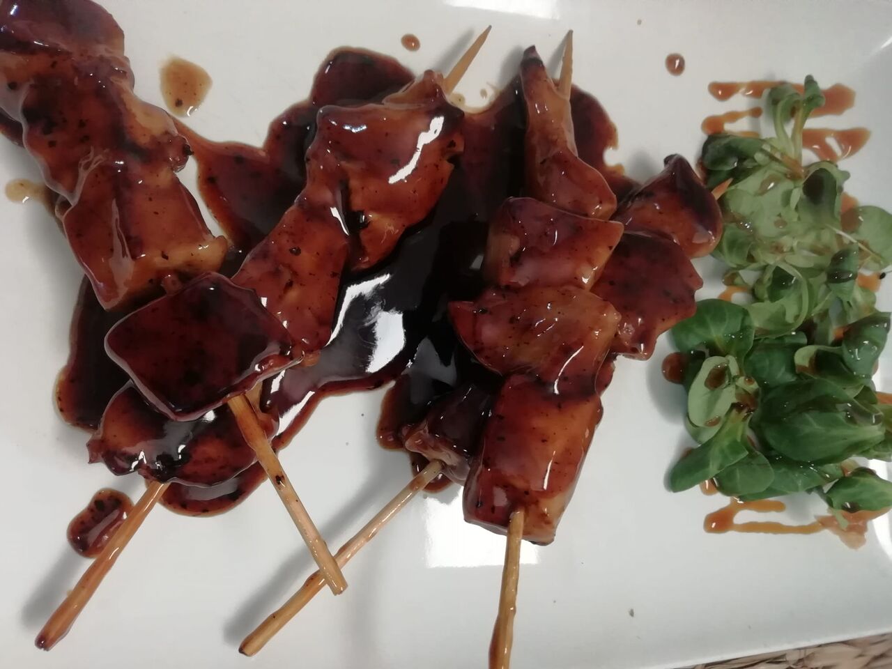 Brochetas de pollo con teriyaki