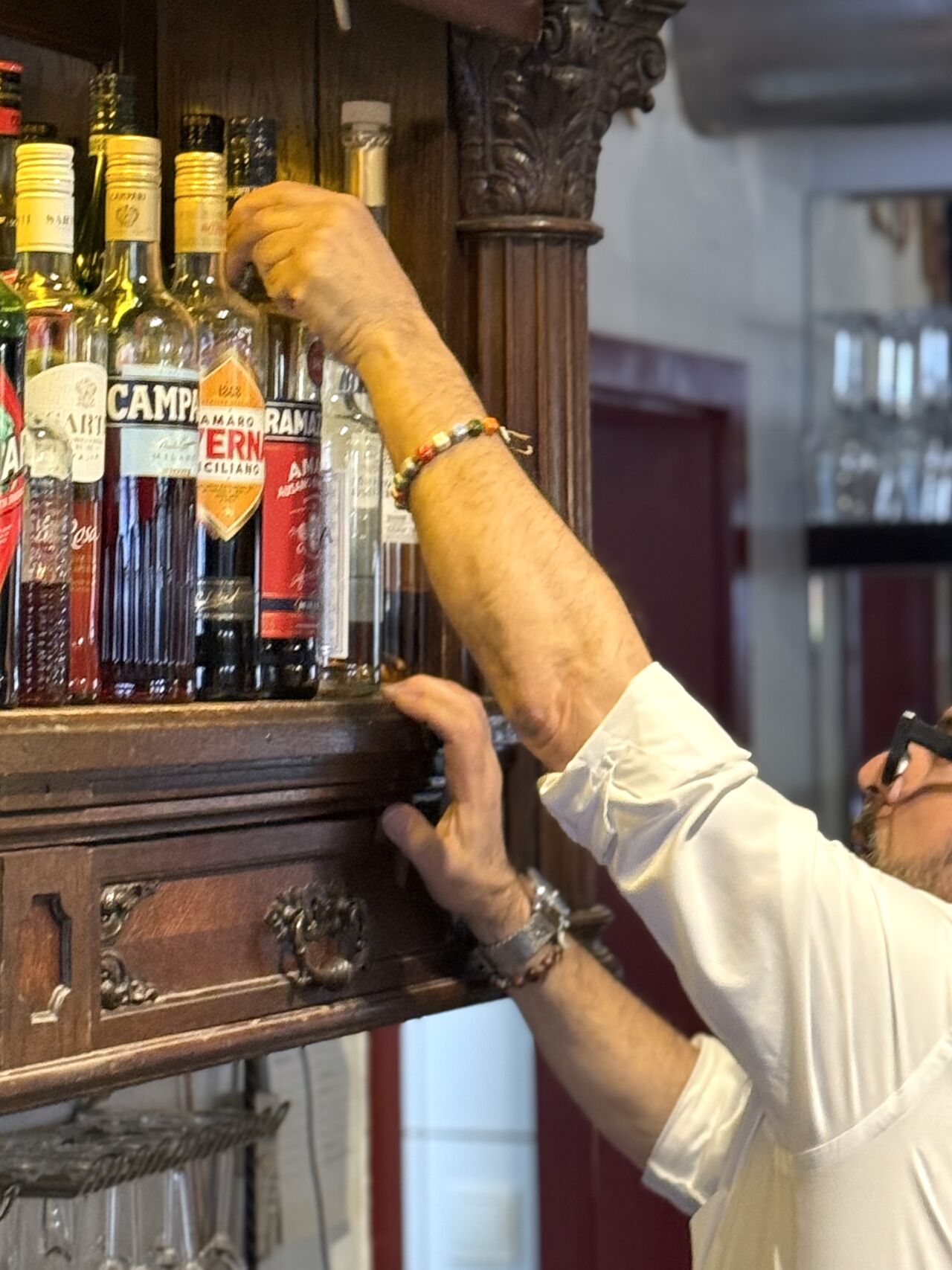 Die Bar hält Klassiker und Neues für Apero und Digestif bereit.