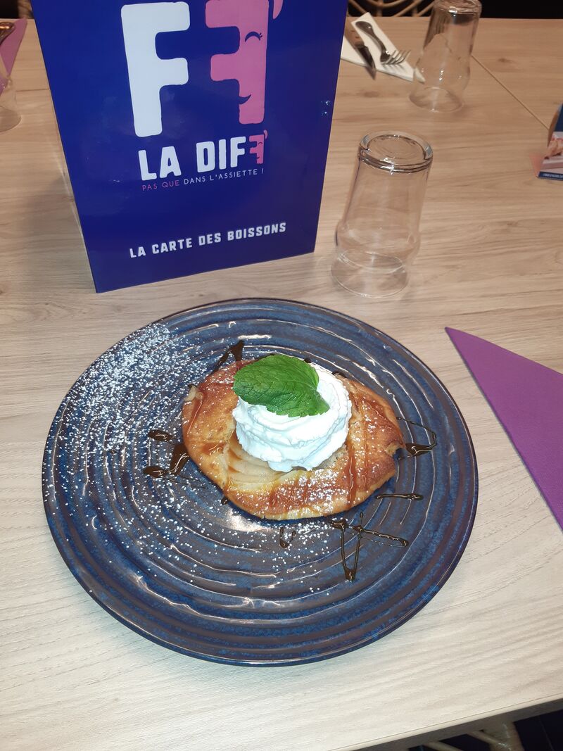 Tarte fine Amandine aux Poires Chantilly et Caramel Beurre Salé