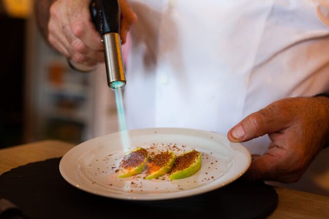 Manzana con azúcar fundido