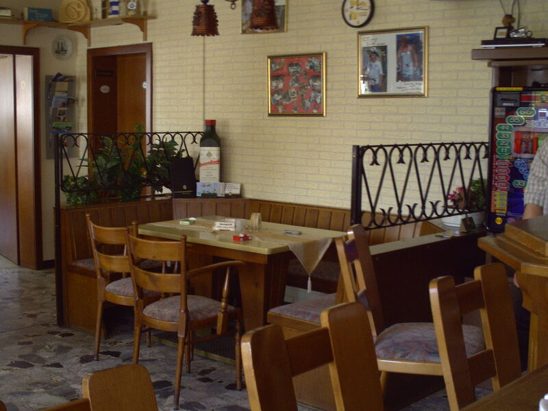 Sitzgelegenheit für ca. 6 bis 8 Personen