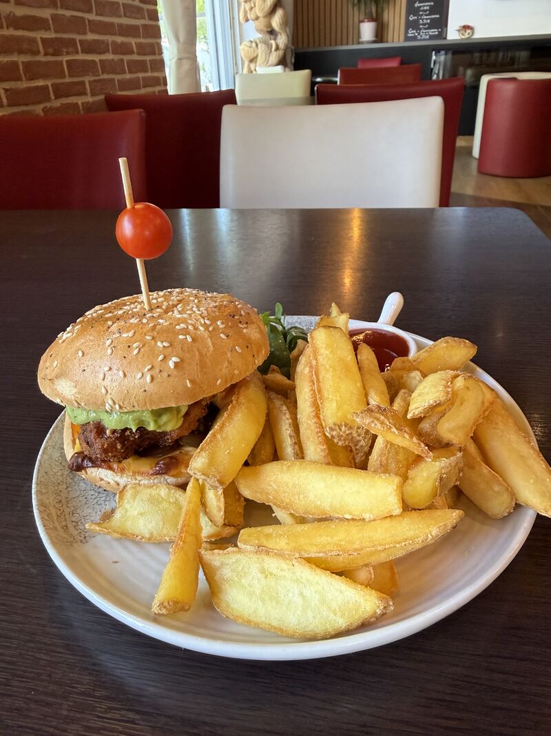Burger Chicken Avocado