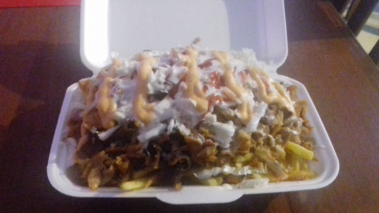 Kebab na frytkach duży zawiera 30dkg mięsa, kebab na frytkach mały 20 dkg mięsa 