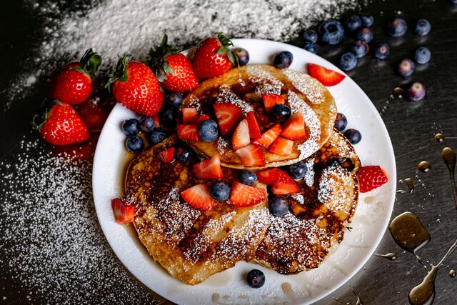 Pancakes mit frischen Beeren