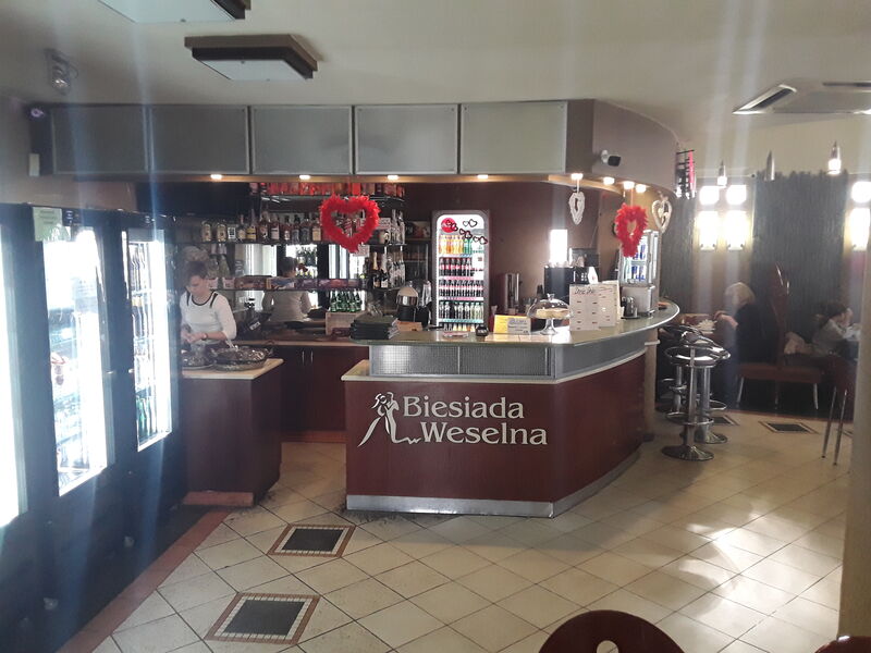 Biesiada słynie również z ,,Biesiadnej Piwniczki’’- wyrobów własnej produkcji. Gwarantujemy najwyższą jakość, świeżość i smak.