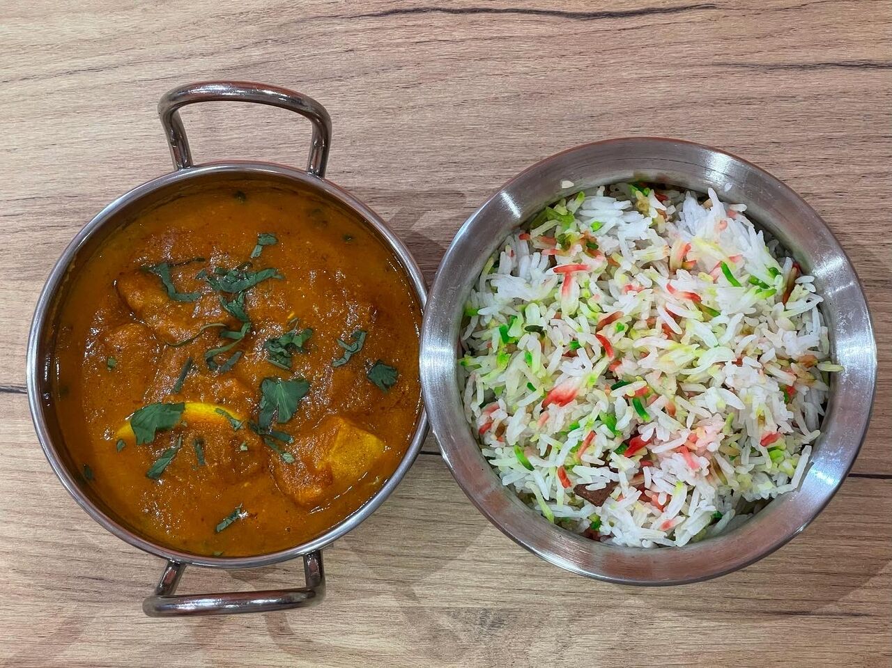 
poulet Madras accompagné du Riz Basmati nature 