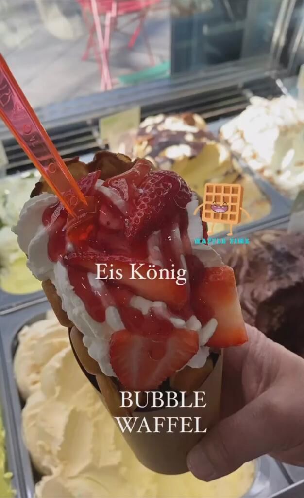 Hausgemachte Bubble-Waffel nach Mama‘s Geheimrezept mit vielen Toppings ihrer Wahl