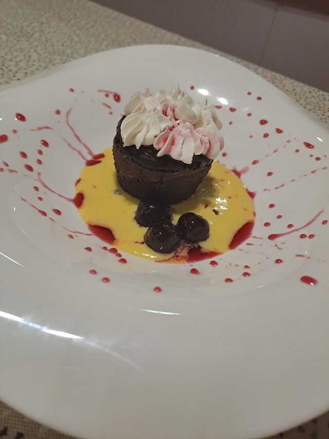 Tortino di patate e cioccolato fondente con crema di bufala