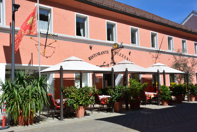 Eingang mit Terrasse