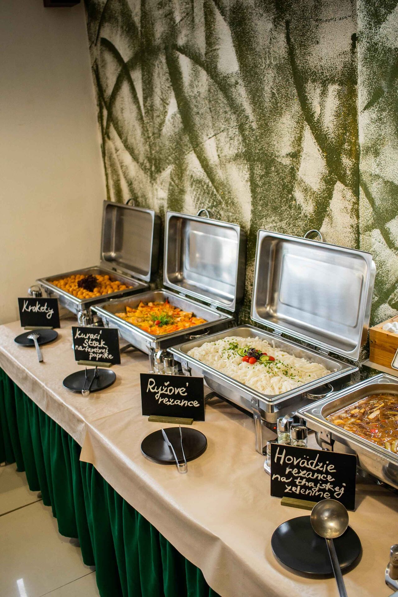 Denné menu formou bufetových stolov - "all you can eat"