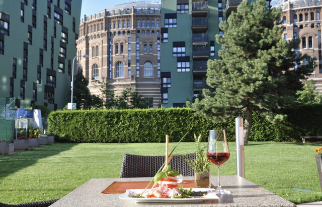 Sommersalat auf der Terrasse 