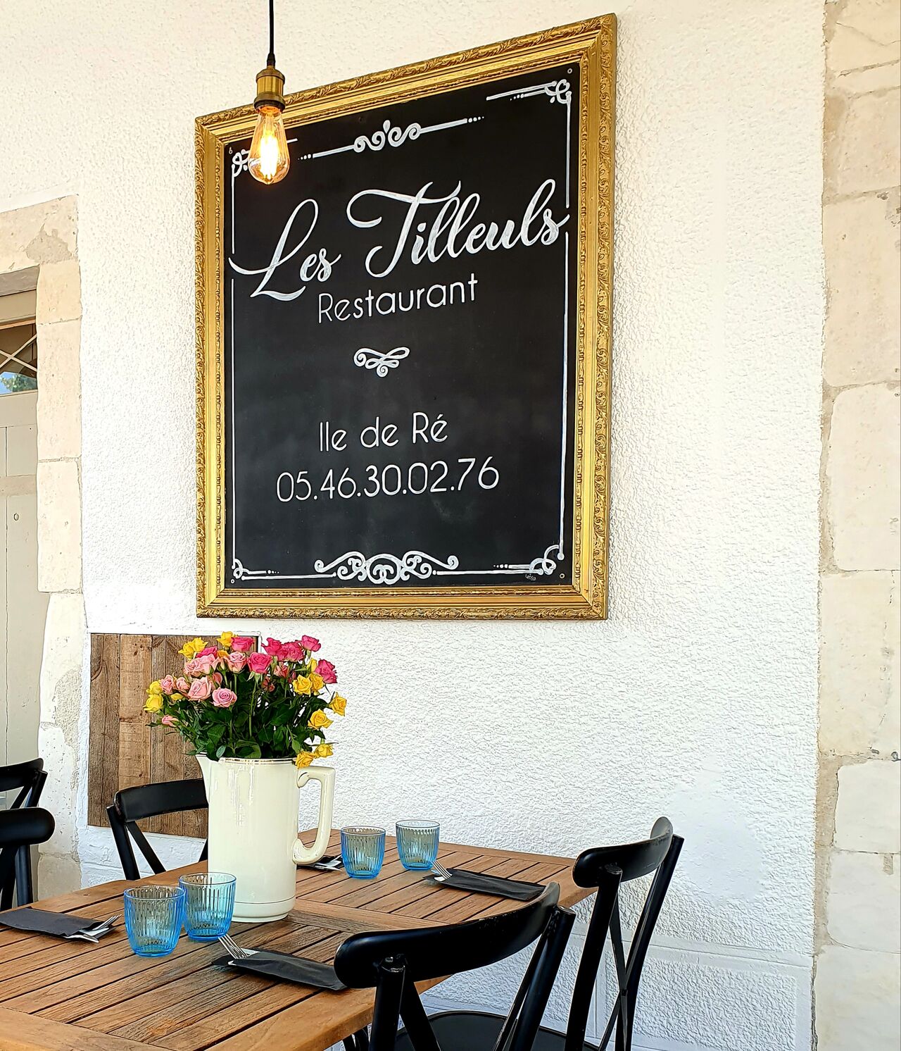 Sous la terrasse couverte