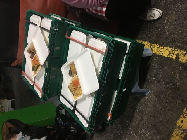 Maraude faite avec la collaboration de Ben’s Food pour une distribution de couscous.