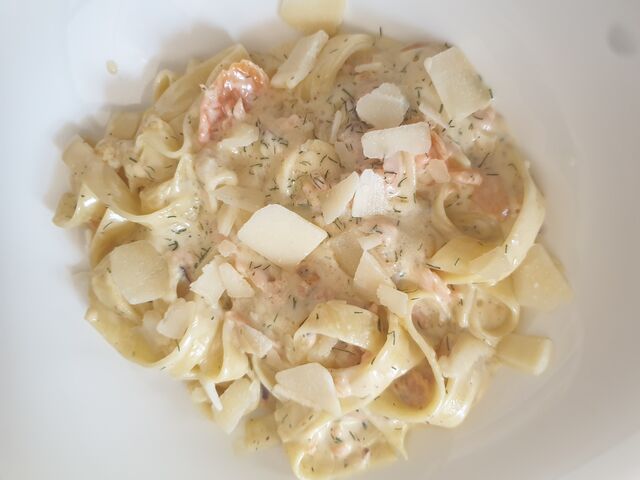 PÂTES AU SAUMON ( à la carte )