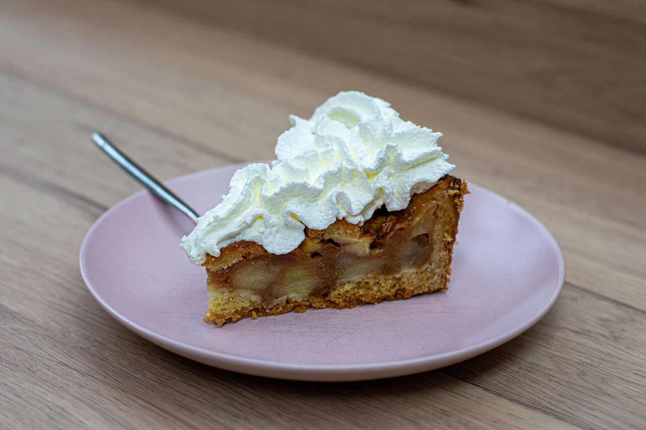 Appeltaart met slagroom 