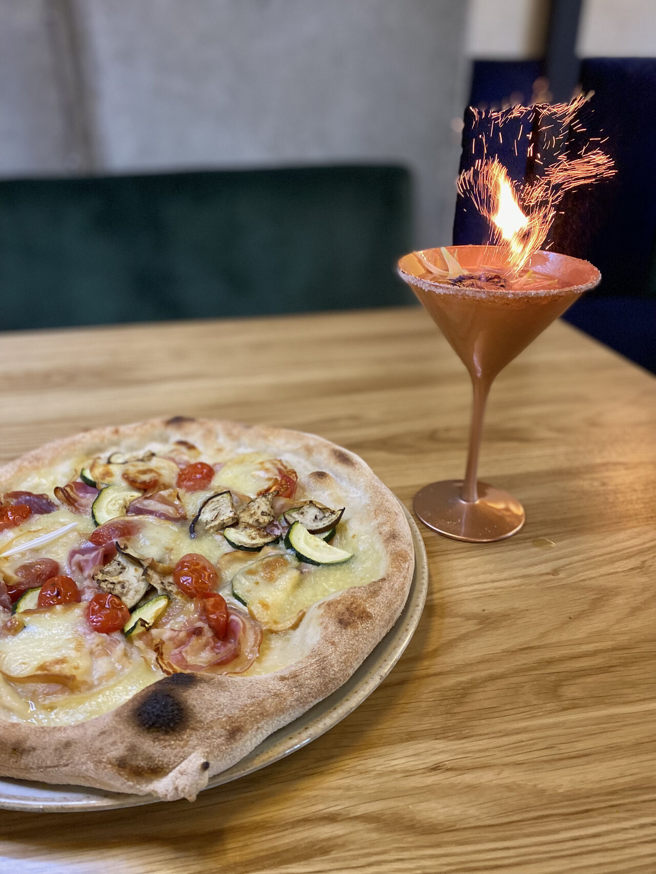 Pizza Pancetta I koktajl Margarita 