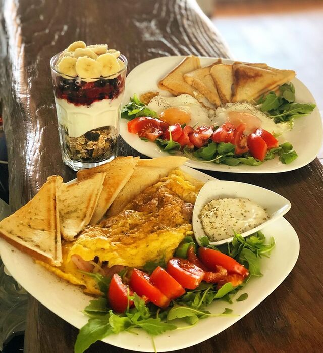 The early bird catches the healthy breakfast, but all those sleepy heads still can enjoy our ~amazing~ breakfast menu.