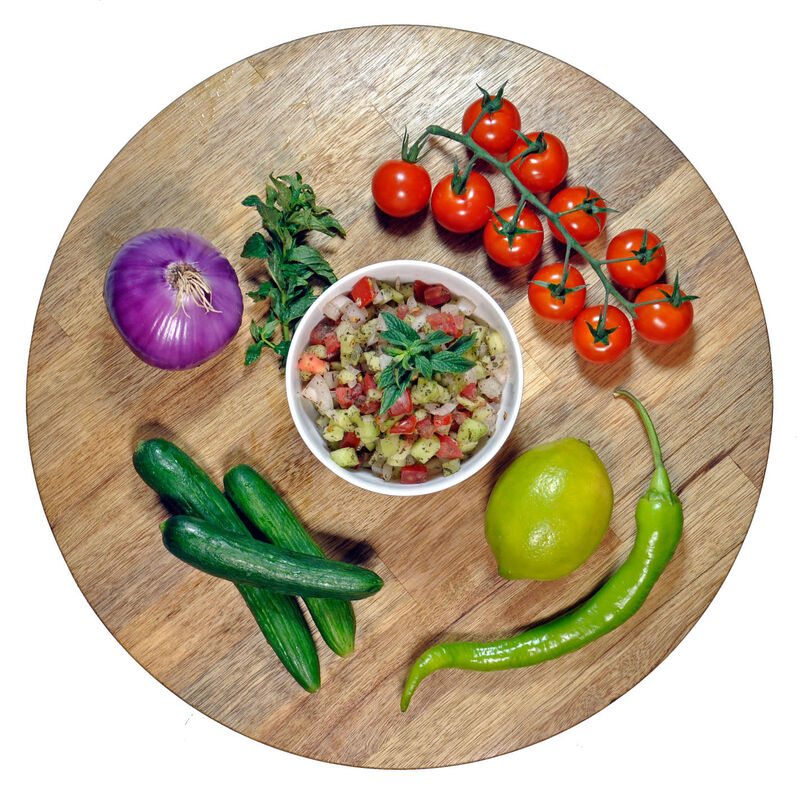 INSALATA DI CETRIOLI
Cetrioli, Pomodoro, Cipolla, Menta, Limone