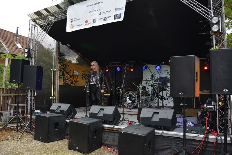 OZZY PŘI KŘTU STAGE