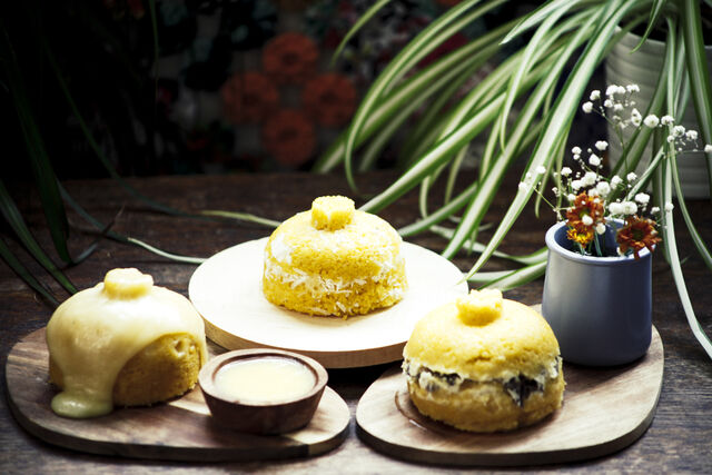 Couscous brésilien, à base de flocons de maïs, sans gluten. Trois options: noix de coco, fromage ou viande du soleil.