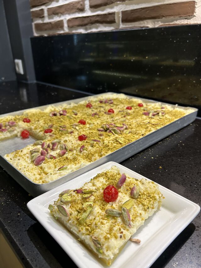 Madluka mit Milchrahm