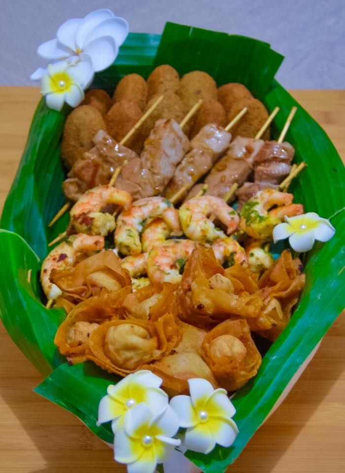 Le Plateau A Partager en Toute Circonstance
Beignets de Taro / Brochettes / Raviolis Frits
Repas de Fêtes