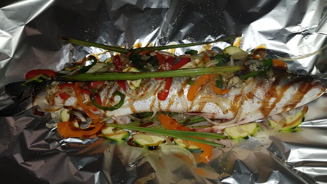 BAR papillote (commande 48h avant) prix au kg selon cours de criée ou selon pêche locale 