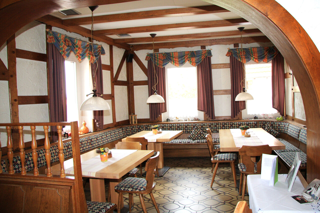 RESTAURANT INNEN -3