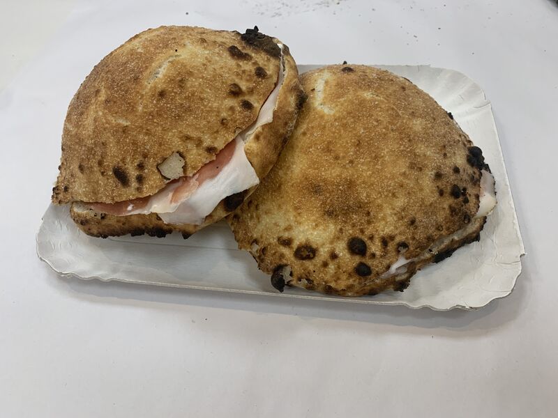 Hai mai provato una delle nostre pucce o piadine farcite a tuo piacere? Cosa aspetti? Chiamaci subito e sprigiona la tua fantasi