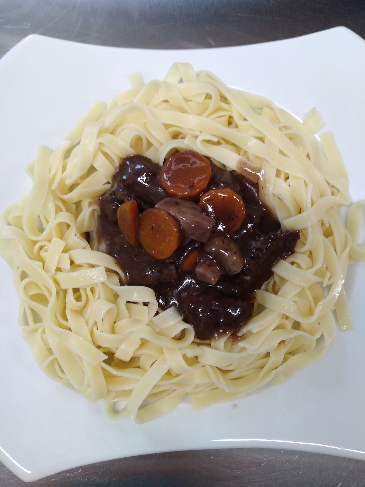 Bœuf bourguignon et tagliatelle