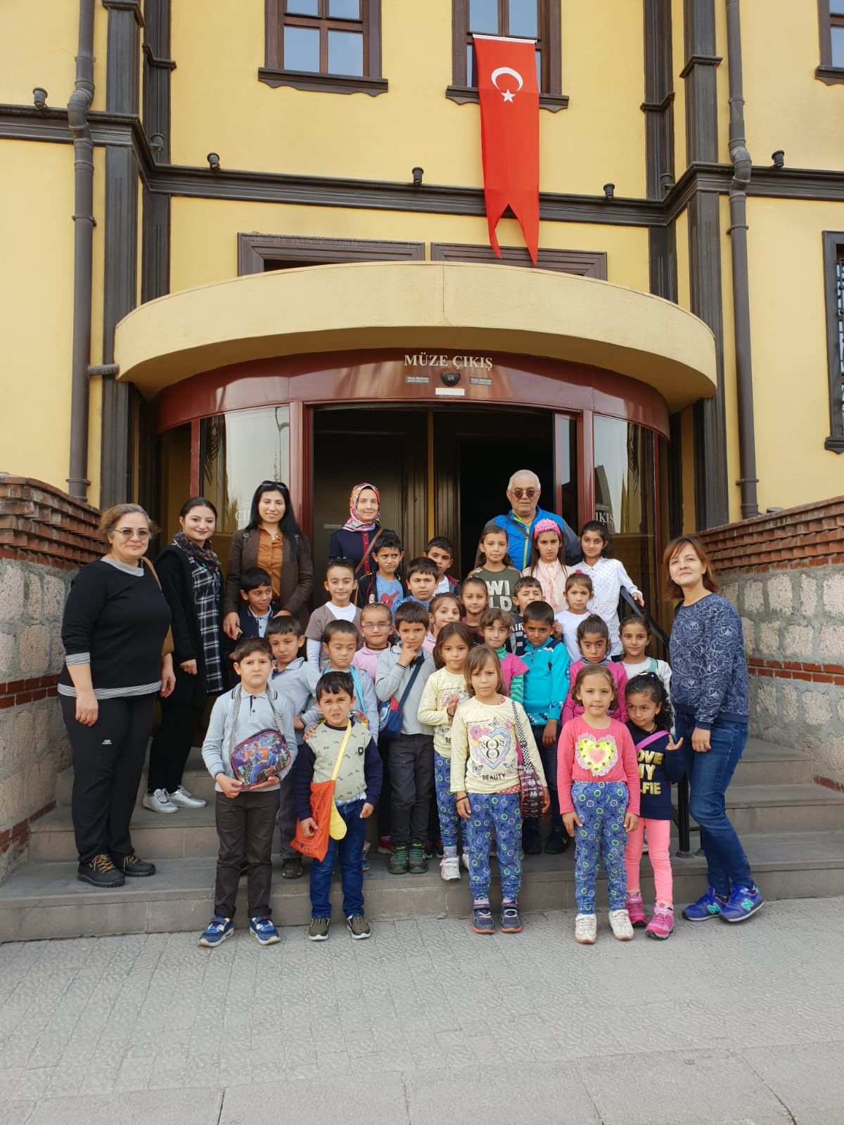 Hekimdağı Köyü Sabriye-Şerafettin Göktuna İlkokulu
Öğrencilerine Düzenlenen Eskişehir Gezisi 17.10.2018