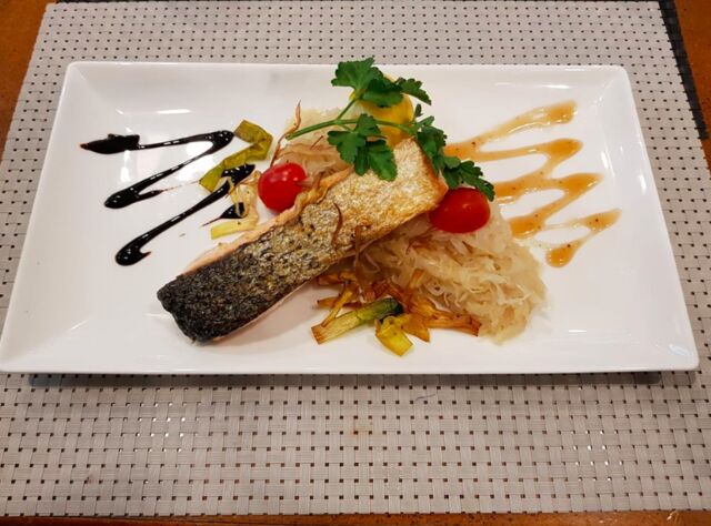 Pavé de saumon et sa garniture au choux 