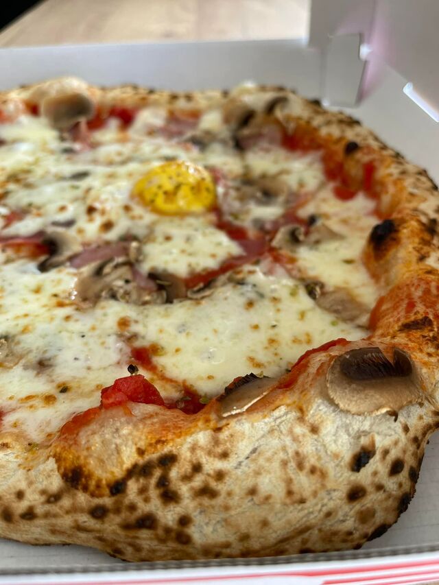 Pâte au levain gonflée, digeste, à la fois croustillante et aérienne.