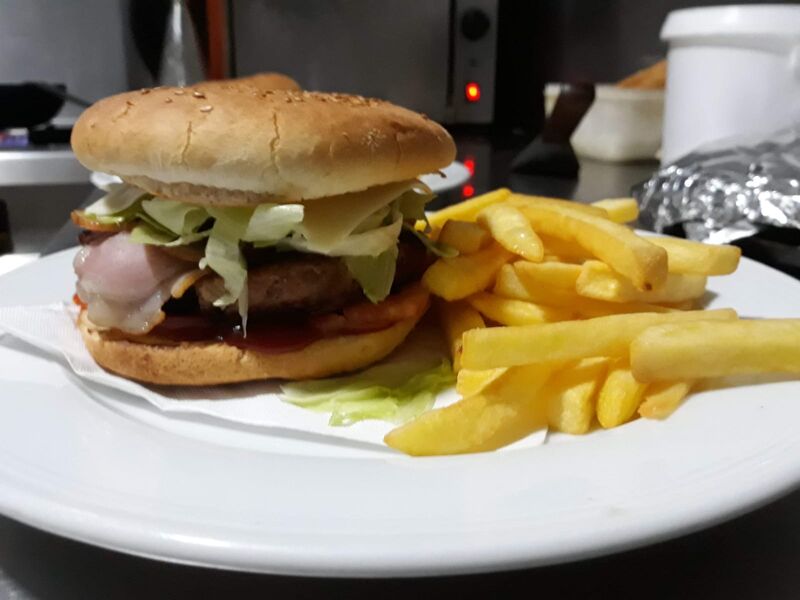 Hamburguesa con Patatas fritas 