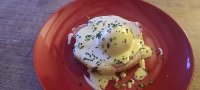 oeuf bénédictine à la crème de cheddar