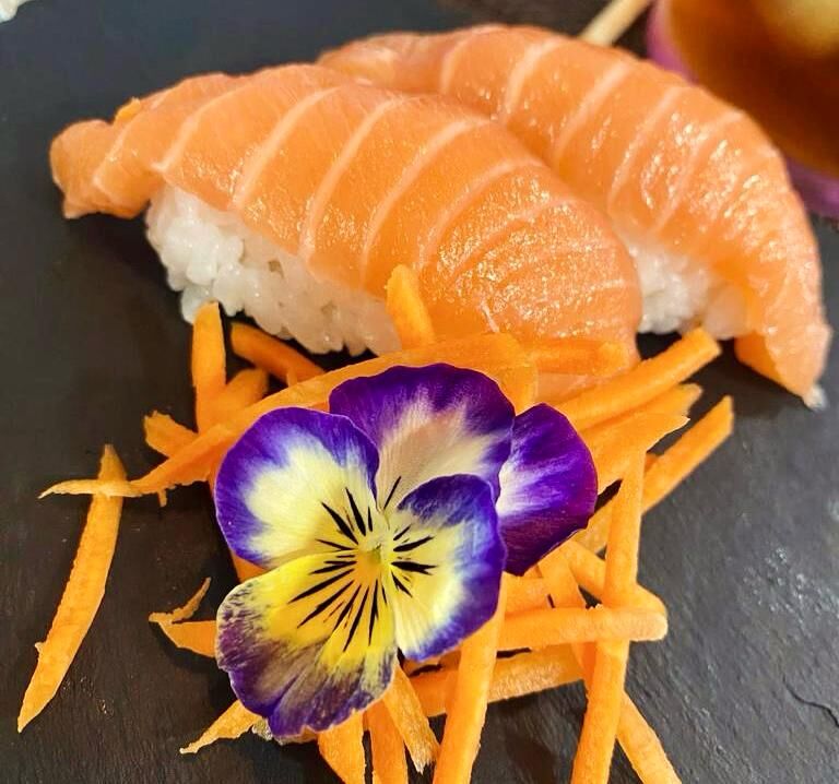 Nigiri de salmón/ (EN)